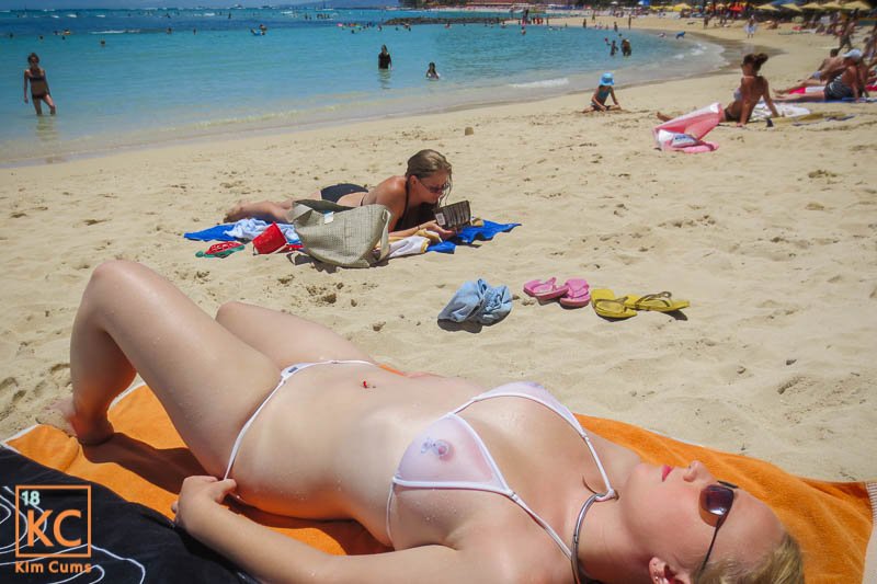 Kim Cums: WW Sheer Bikini alle Hawaii